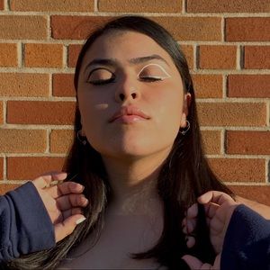 Meet your Posher, Taina